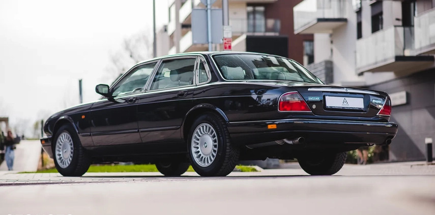 Jaguar XJ cena 55000 przebieg: 160000, rok produkcji 1997 z Łomianki małe 436